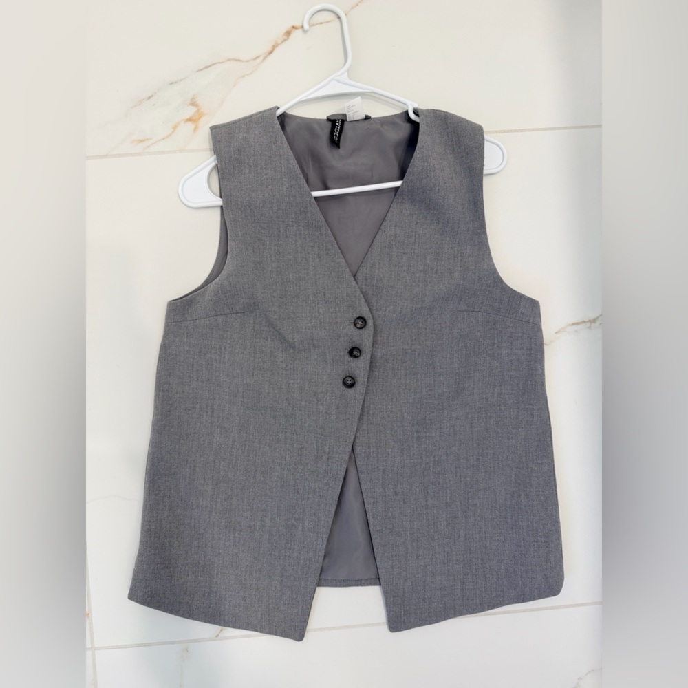 H&M Gray Sleeveless Vest